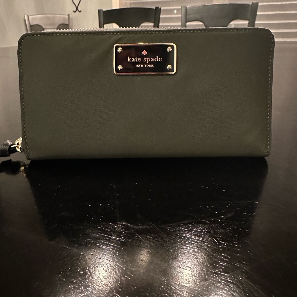Kate Spade Kaden Oversized Wallet / Clutch in Evergreen Nylon